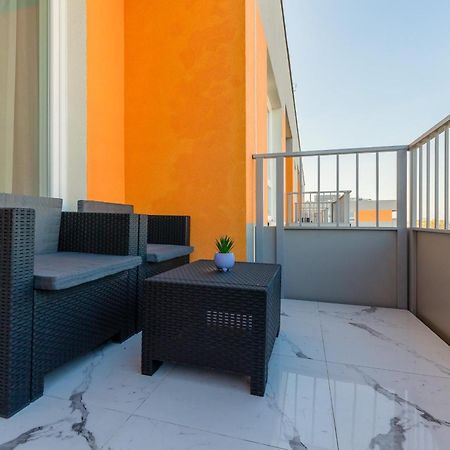 Elegant Apartments With Balcony & Parking Warsaw By Noclegi Renters Zewnętrze zdjęcie